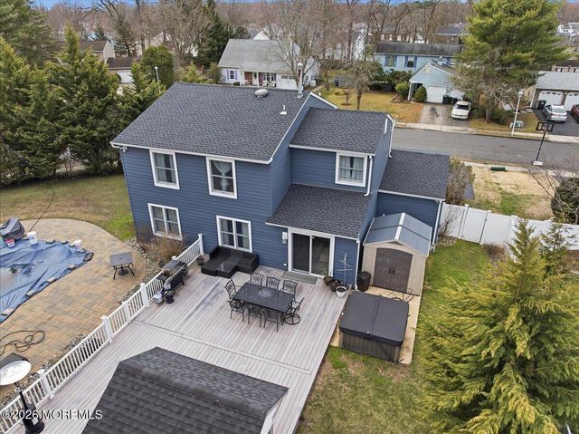 8 Moss Haven Way, Howell, NJ 07731