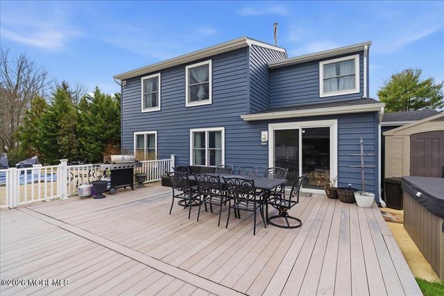 8 Moss Haven Way, Howell, NJ 07731