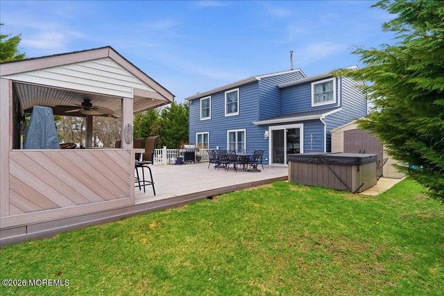 8 Moss Haven Way, Howell, NJ 07731