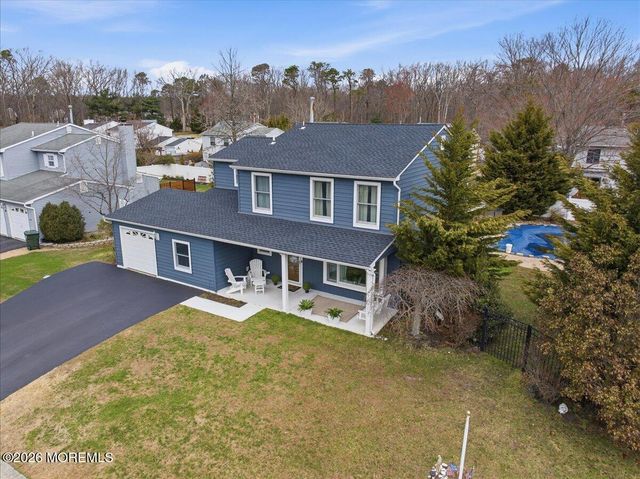8 Moss Haven Way, Howell, NJ 07731