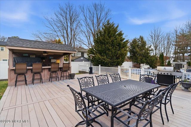 8 Moss Haven Way, Howell, NJ 07731