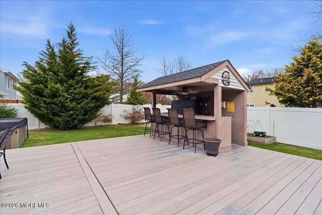 8 Moss Haven Way, Howell, NJ 07731