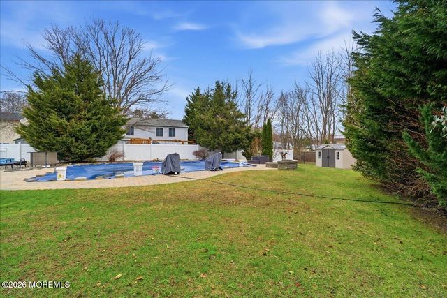 8 Moss Haven Way, Howell, NJ 07731