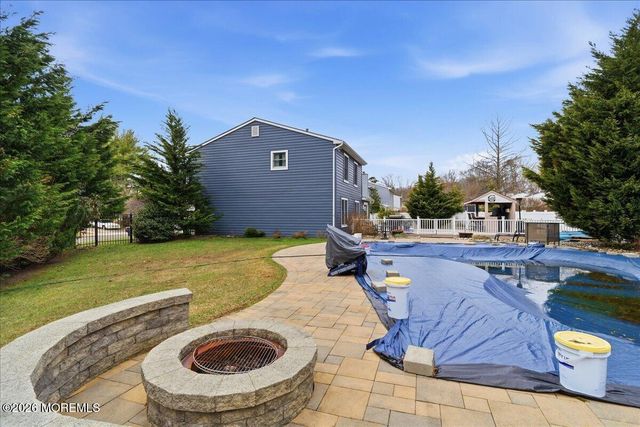 8 Moss Haven Way, Howell, NJ 07731