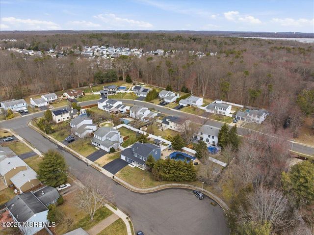 8 Moss Haven Way, Howell, NJ 07731