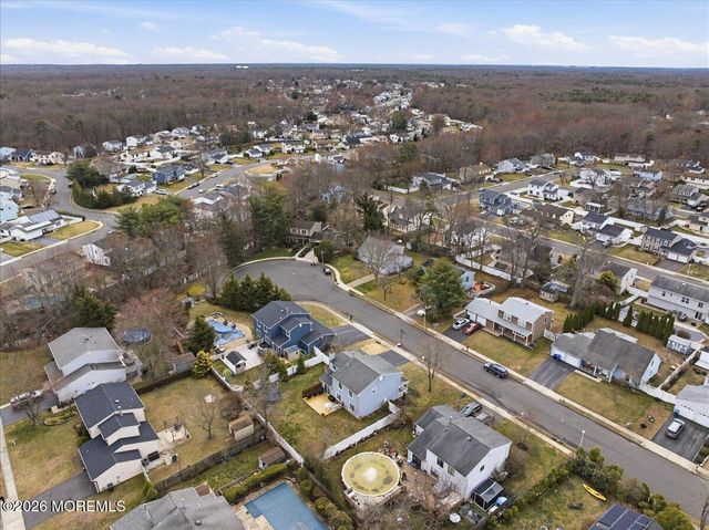 8 Moss Haven Way, Howell, NJ 07731