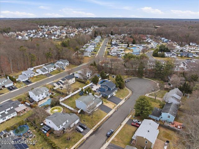 8 Moss Haven Way, Howell, NJ 07731