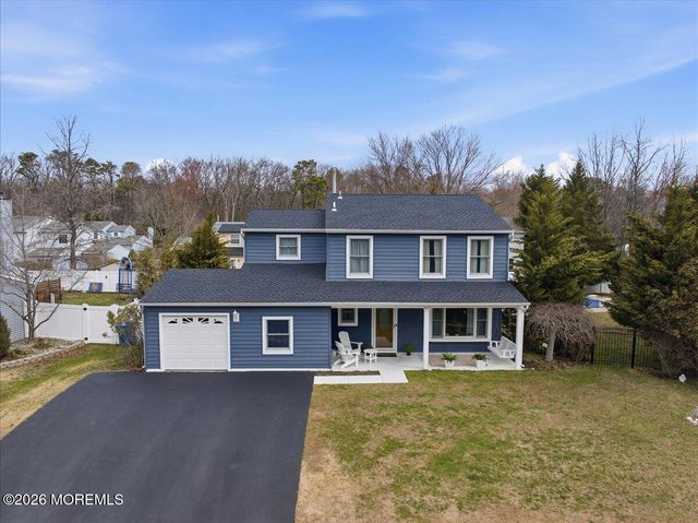 8 Moss Haven Way, Howell, NJ 07731