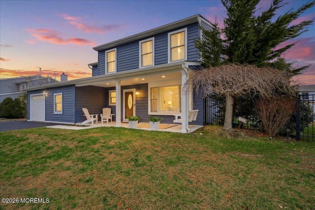 8 Moss Haven Way, Howell, NJ 07731