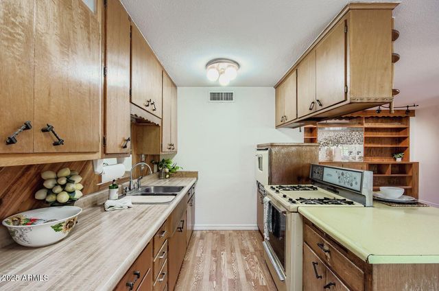 8202 E Montecito Avenue, Scottsdale, AZ 85251