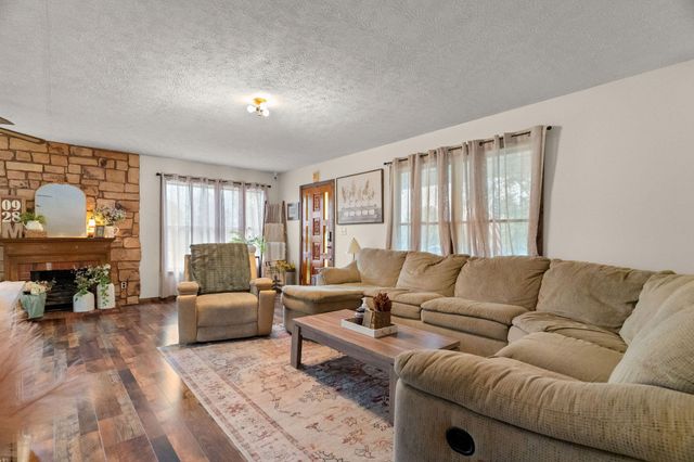 206 Meadow Lane Drive, Kissee Mills, MO 65680