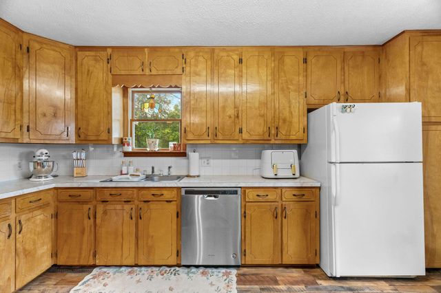 206 Meadow Lane Drive, Kissee Mills, MO 65680