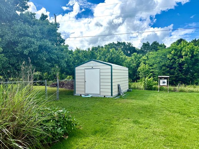 206 Meadow Lane Drive, Kissee Mills, MO 65680