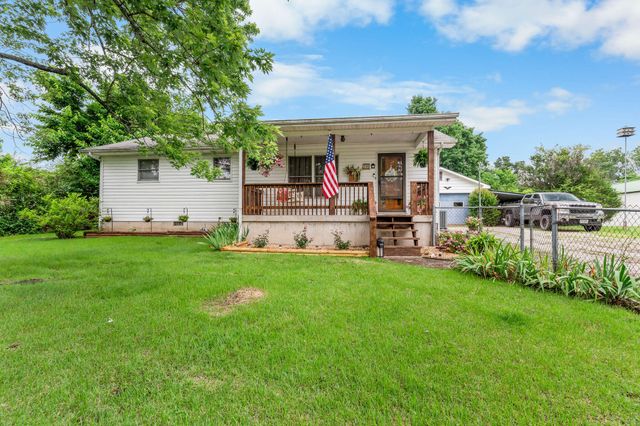 206 Meadow Lane Drive, Kissee Mills, MO 65680