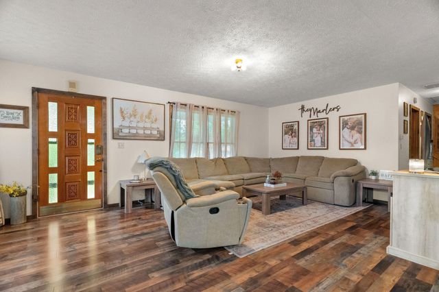 206 Meadow Lane Drive, Kissee Mills, MO 65680