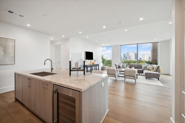 5656 San Felipe Street 601, Houston, TX 77056