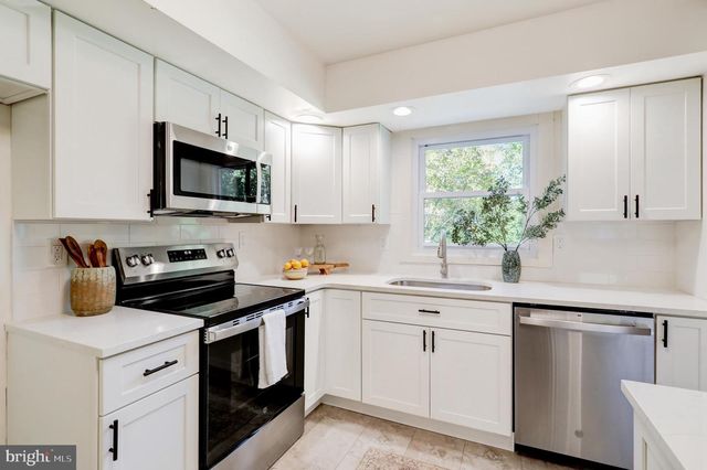 180 REESER RD, Camp Hill, PA 17011