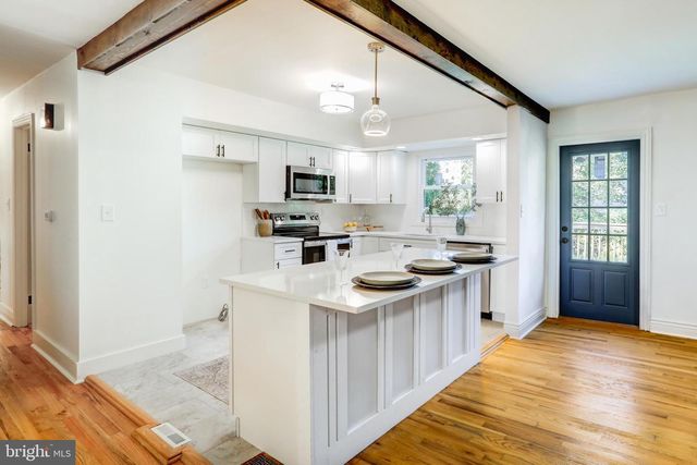 180 REESER RD, Camp Hill, PA 17011