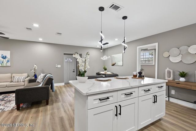 609 WREN Road, Jacksonville, FL 32216