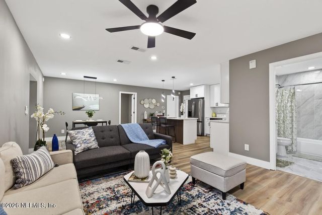 609 WREN Road, Jacksonville, FL 32216