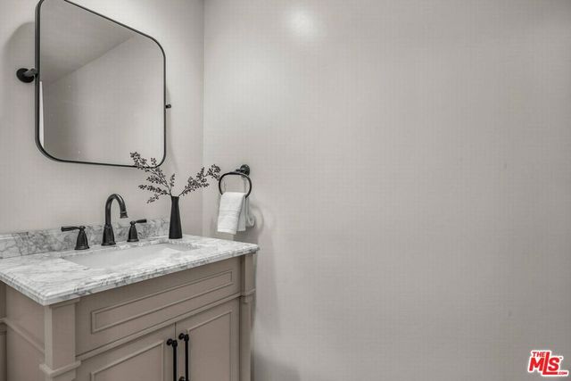 3225 Iredell Lane, Studio City, CA 91604