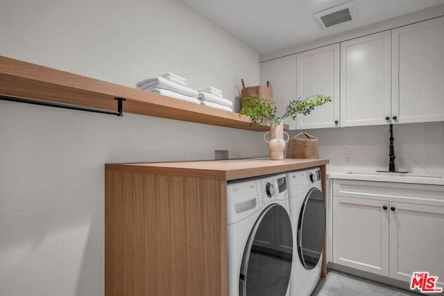 3225 Iredell Lane, Studio City, CA 91604