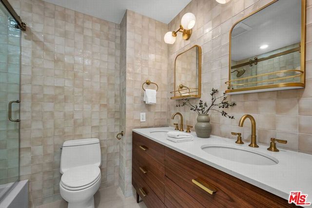 3225 Iredell Lane, Studio City, CA 91604