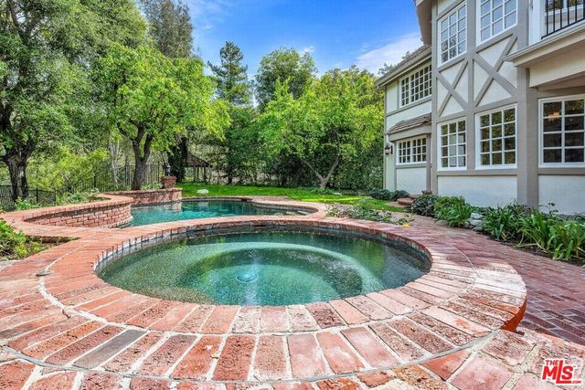 3225 Iredell Lane, Studio City, CA 91604