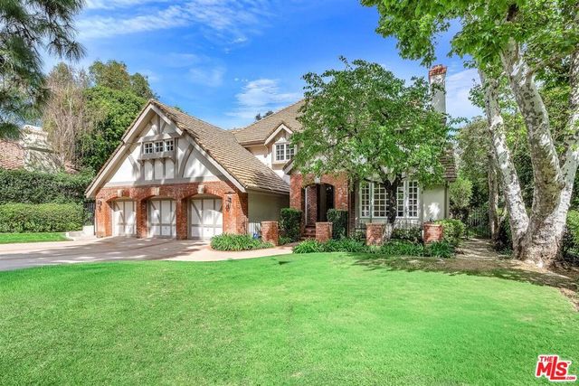 3225 Iredell Lane, Studio City, CA 91604
