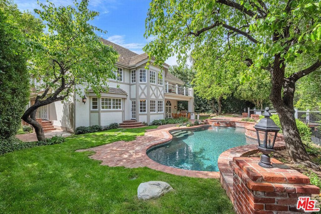 3225 Iredell Lane, Studio City, CA 91604