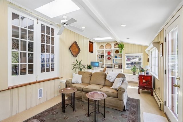 108 Kendall St, Walpole, MA 02081