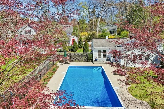 108 Kendall St, Walpole, MA 02081