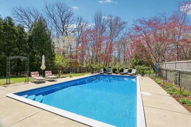 108 Kendall St, Walpole, MA 02081