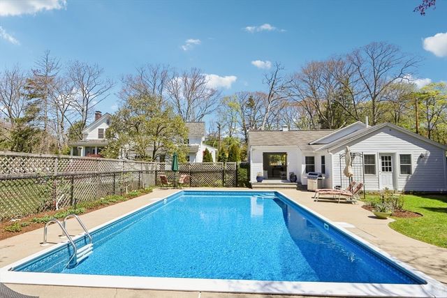 108 Kendall St, Walpole, MA 02081