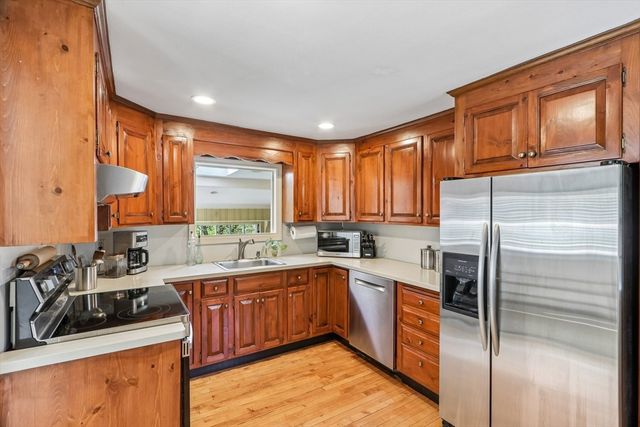 108 Kendall St, Walpole, MA 02081