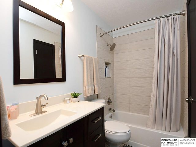 6509 S 108th Avenue, Omaha, NE 68137