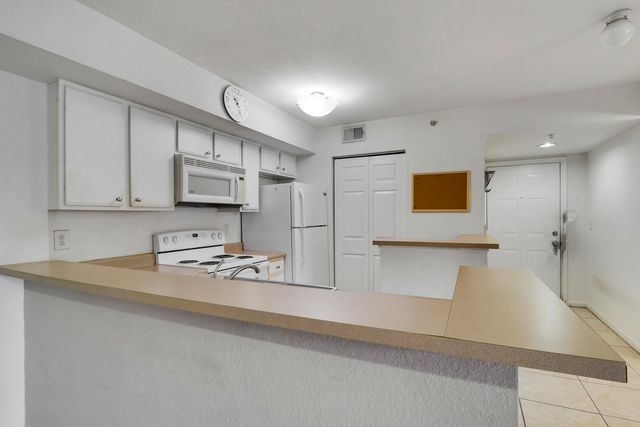 181 SW Palm Dr Apt 103, Port St Lucie, FL 34986