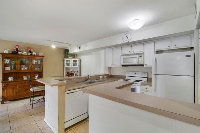 181 SW Palm Dr Apt 103, Port St Lucie, FL 34986