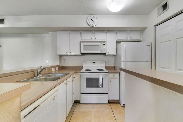 181 SW Palm Dr Apt 103, Port St Lucie, FL 34986