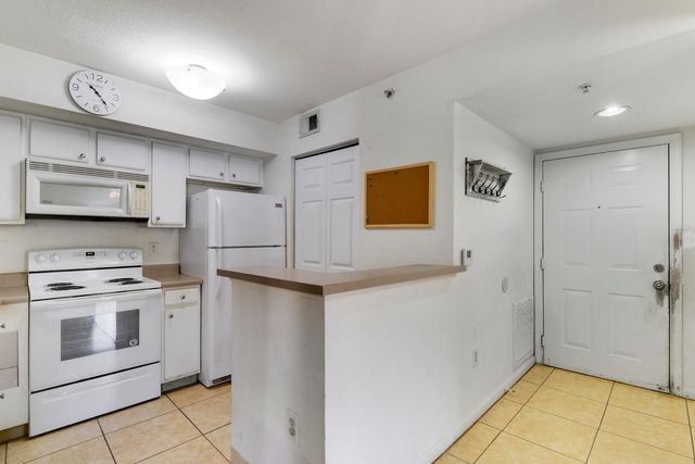 181 SW Palm Dr Apt 103, Port St Lucie, FL 34986