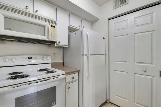 181 SW Palm Dr Apt 103, Port St Lucie, FL 34986