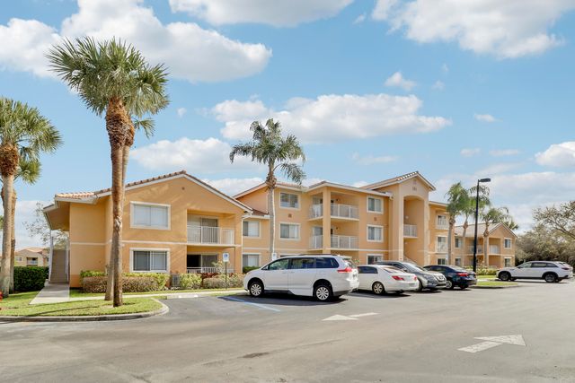 181 SW Palm Dr Apt 103, Port St Lucie, FL 34986