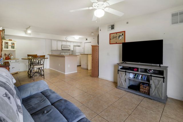 181 SW Palm Dr Apt 103, Port St Lucie, FL 34986