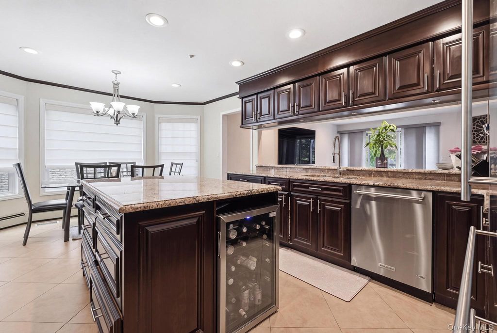 19 Sunset Road W, Albertson, NY 11507 — photo 2