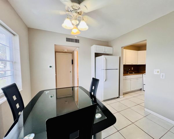 165 Coventry G, West Palm Beach, FL 33417