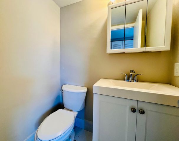 165 Coventry G, West Palm Beach, FL 33417