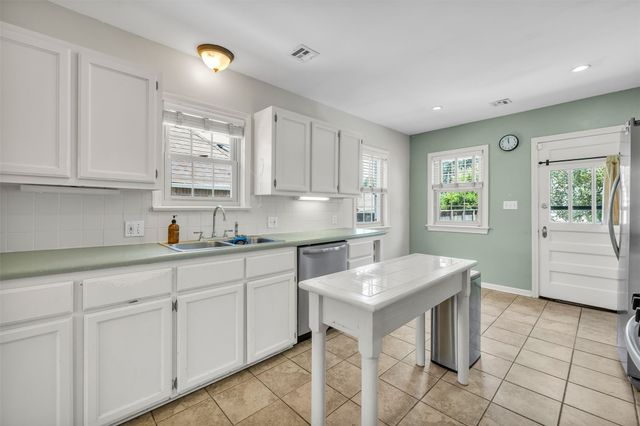2711 E 14th Street, Tulsa, OK 74104