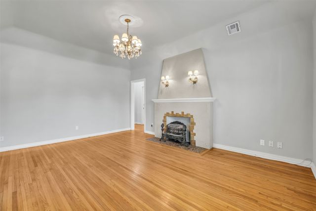 2711 E 14th Street, Tulsa, OK 74104