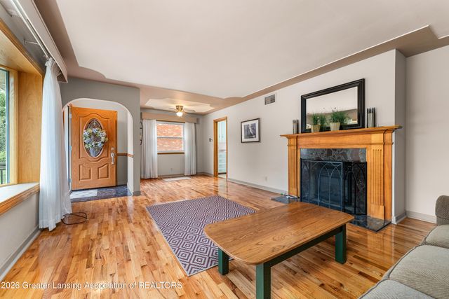 2625 Lasalle Gardens, Lansing, MI 48912