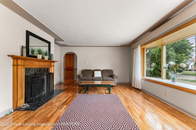 2625 Lasalle Gardens, Lansing, MI 48912